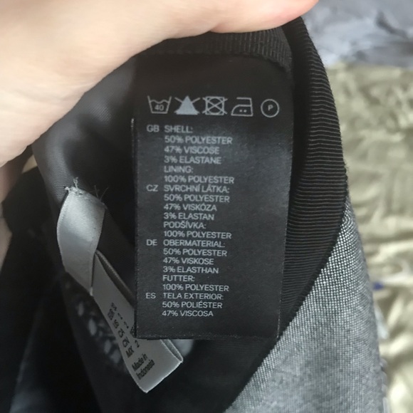 H&M mini skirt - Picture 6 of 6